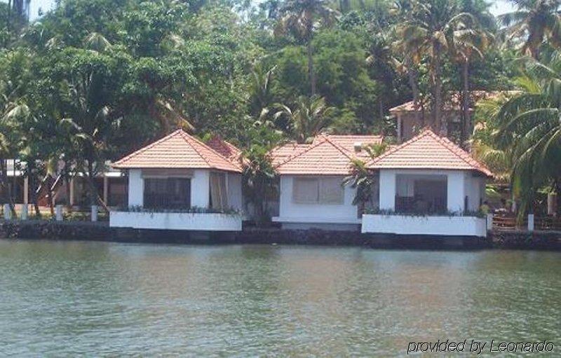Club Mahindra Ashtamudi Hotel Nīndakara Eksteriør billede