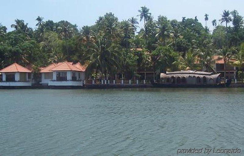 Club Mahindra Ashtamudi Hotel Nīndakara Eksteriør billede
